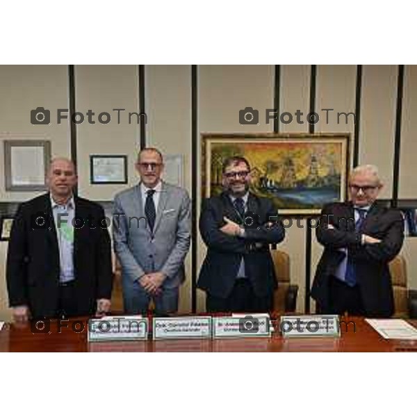 Foto Manzoni Tiziano/ 23-1-2024 Bergamo Italia- Cronaca Giovanni Palazzi con il suo staff nuova dirigenza Ospedale di Treviglio ( Pietro Tronconi, Antonio Manfredi e Avvocato Francesco Ozzo ) 