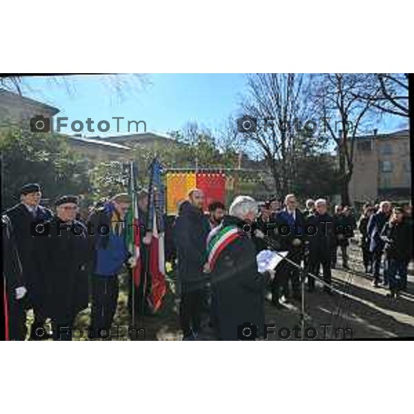 Foto Manzoni Tiziano/LaPresse 27-1-2024 Bergamo Italia- Cronaca Giorno della memoria Giardino di Palazzo Frizzoni raccoglimento in memoria dei 20 bambini ebrei uccisi nel campo di Neuengamme