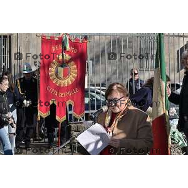 Foto Manzoni Tiziano/LaPresse 27-1-2024 Bergamo Italia- Cronaca Giorno della memoria Giardino di Palazzo Frizzoni raccoglimento in memoria dei 20 bambini ebrei uccisi nel campo di Neuengamme