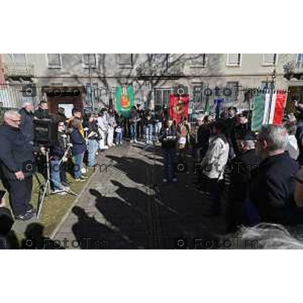 Foto Manzoni Tiziano/LaPresse 27-1-2024 Bergamo Italia- Cronaca Giorno della memoria Giardino di Palazzo Frizzoni raccoglimento in memoria dei 20 bambini ebrei uccisi nel campo di Neuengamme