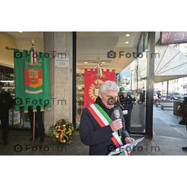 Foto Manzoni Tiziano/LaPresse 27-1-2024 Bergamo Italia- Cronaca Giorno della memoria Giardino di Palazzo Frizzoni raccoglimento in memoria dei 20 bambini ebrei uccisi nel campo di Neuengamme