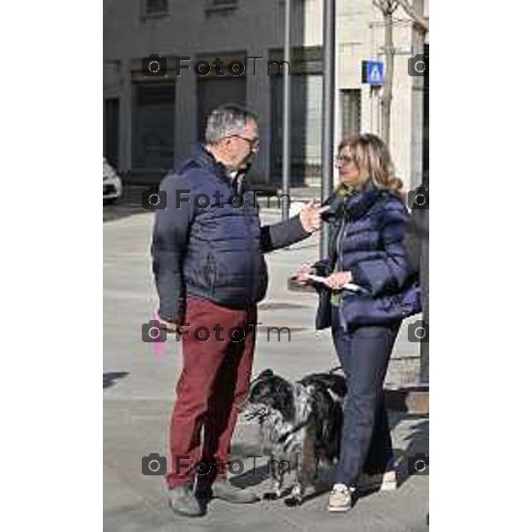 Foto Manzoni Tiziano/LaPresse 27-1-2024 Bergamo Italia- Cronaca Gianfranco Ceci Forza Italia Bergamo passeggio con cane