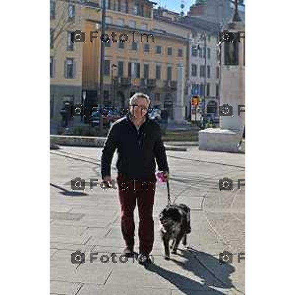 Foto Manzoni Tiziano/LaPresse 27-1-2024 Bergamo Italia- Cronaca Gianfranco Ceci Forza Italia Bergamo passeggio con cane