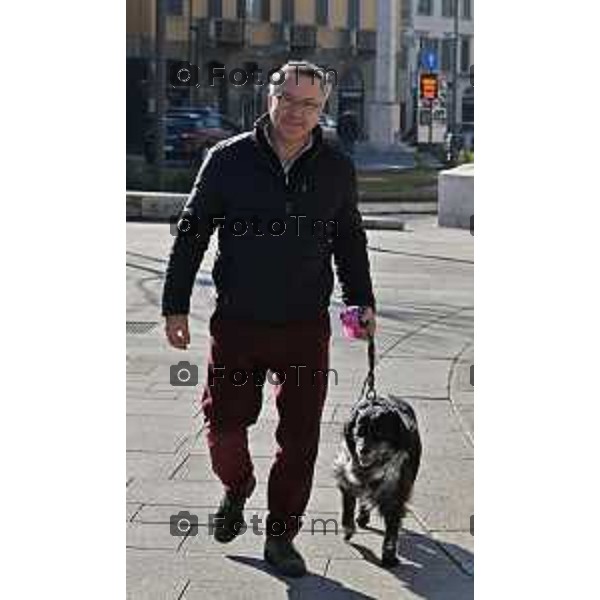 Foto Manzoni Tiziano/LaPresse 27-1-2024 Bergamo Italia- Cronaca Gianfranco Ceci Forza Italia Bergamo passeggio con cane