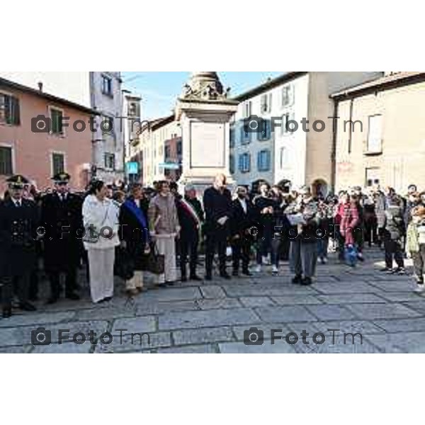 Foto Manzoni Tiziano/LaPresse 29-1-2024 Bergamo Italia- Cronaca Ex Caserma Montelungo Posa della Stolperschwelle - Soglia d’inciampo