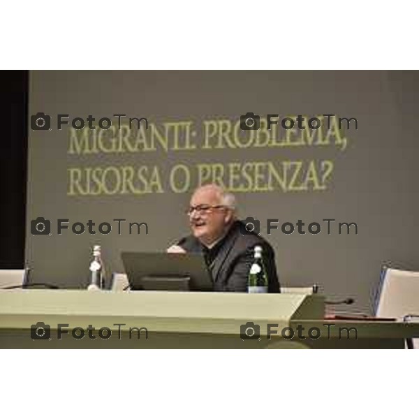 Tiziano Manzoni/LaPresse 30-01- 2024 Bergamo, Italia Cronaca Bergamo Fondazione San Michele Arcangel Mons. Gian Carlo Perego, Presidente della Migrantes Lectio Magistralis sul Tema "Migranti: Problema, Risorsa o Presenza?"