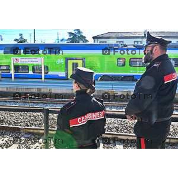 Foto Manzoni Tiziano/LaPresse 4-2-2024 Bergamo Italia- Cronaca Avvio Bergamo Stazione ferroviaria Rfi treni controlli carabinieri polizia