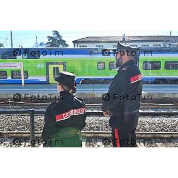 Foto Manzoni Tiziano/LaPresse 4-2-2024 Bergamo Italia- Cronaca Avvio Bergamo Stazione ferroviaria Rfi treni controlli carabinieri polizia