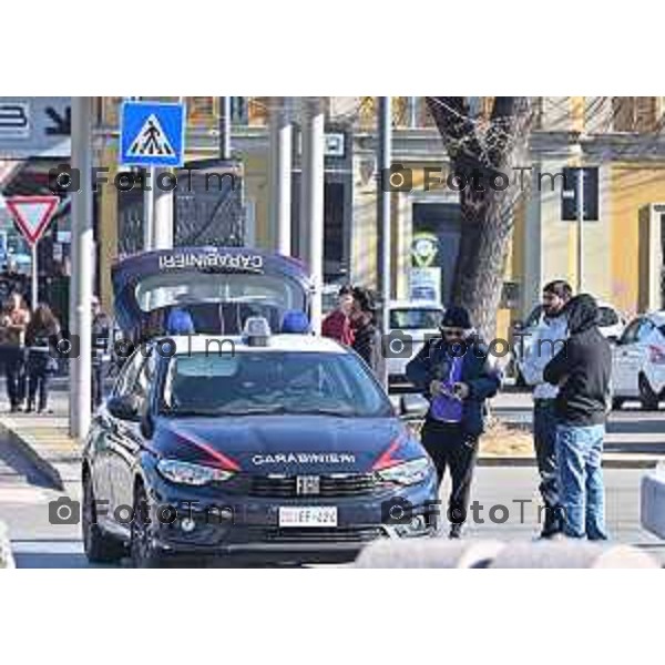 Foto Manzoni Tiziano/LaPresse 4-2-2024 Bergamo Italia- Cronaca Avvio Bergamo Stazione ferroviaria Rfi treni controlli carabinieri polizia