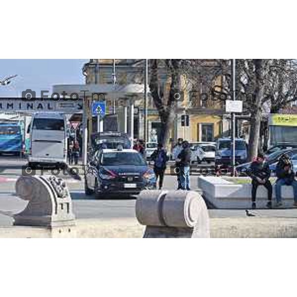 Foto Manzoni Tiziano/LaPresse 4-2-2024 Bergamo Italia- Cronaca Avvio Bergamo Stazione ferroviaria Rfi treni controlli carabinieri polizia