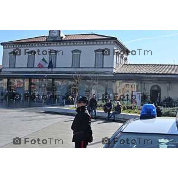 Foto Manzoni Tiziano/LaPresse 4-2-2024 Bergamo Italia- Cronaca Avvio Bergamo Stazione ferroviaria Rfi treni controlli carabinieri polizia