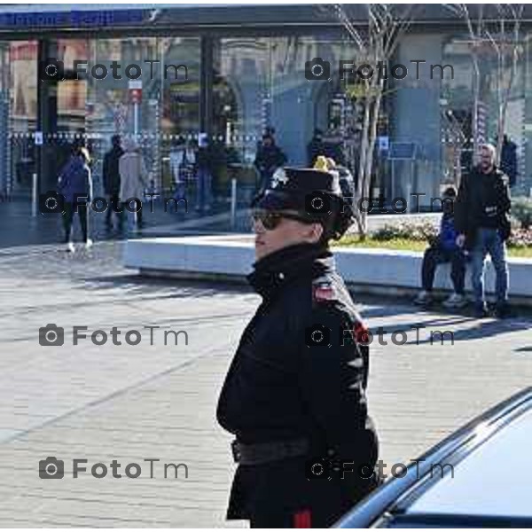 Foto Manzoni Tiziano/LaPresse 4-2-2024 Bergamo Italia- Cronaca Avvio Bergamo Stazione ferroviaria Rfi treni controlli carabinieri polizia