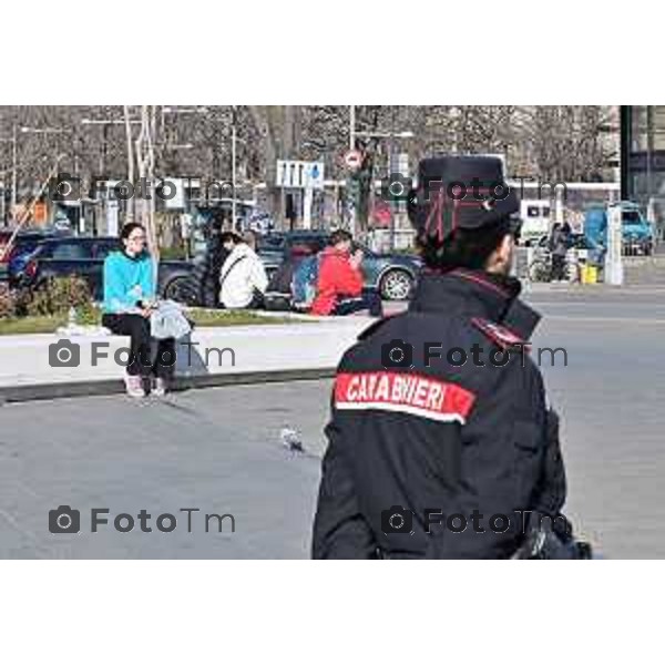 Foto Manzoni Tiziano/LaPresse 4-2-2024 Bergamo Italia- Cronaca Avvio Bergamo Stazione ferroviaria Rfi treni controlli carabinieri polizia