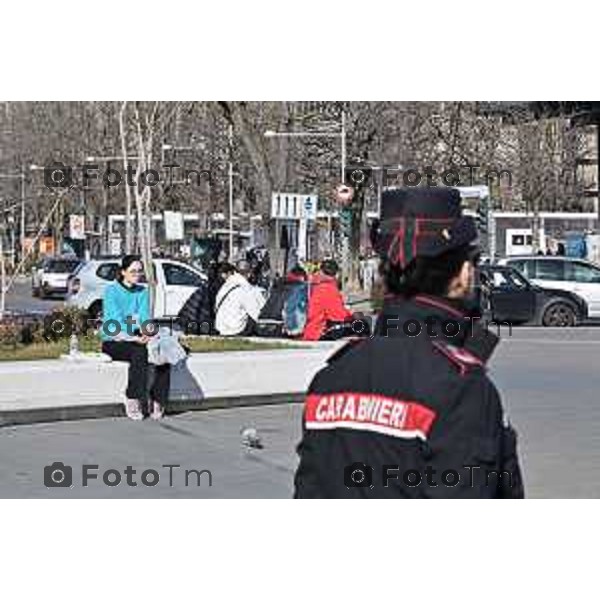 Foto Manzoni Tiziano/LaPresse 4-2-2024 Bergamo Italia- Cronaca Avvio Bergamo Stazione ferroviaria Rfi treni controlli carabinieri polizia