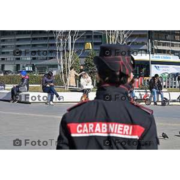 Foto Manzoni Tiziano/LaPresse 4-2-2024 Bergamo Italia- Cronaca Avvio Bergamo Stazione ferroviaria Rfi treni controlli carabinieri polizia