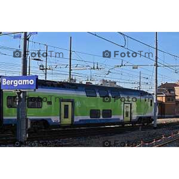 Foto Manzoni Tiziano/LaPresse 4-2-2024 Bergamo Italia- Cronaca Avvio Bergamo Stazione ferroviaria Rfi treni controlli carabinieri polizia