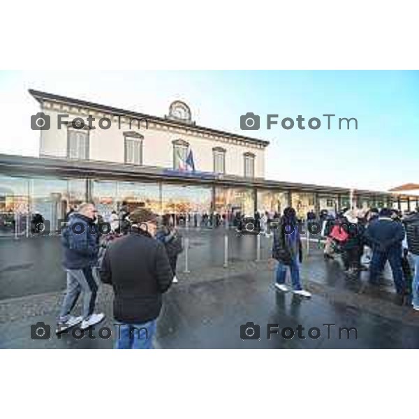 Foto Manzoni Tiziano/LaPresse 4-2-2024 Bergamo Italia- Cronaca Avvio Bergamo Stazione ferroviaria Rfi treni controlli carabinieri polizia