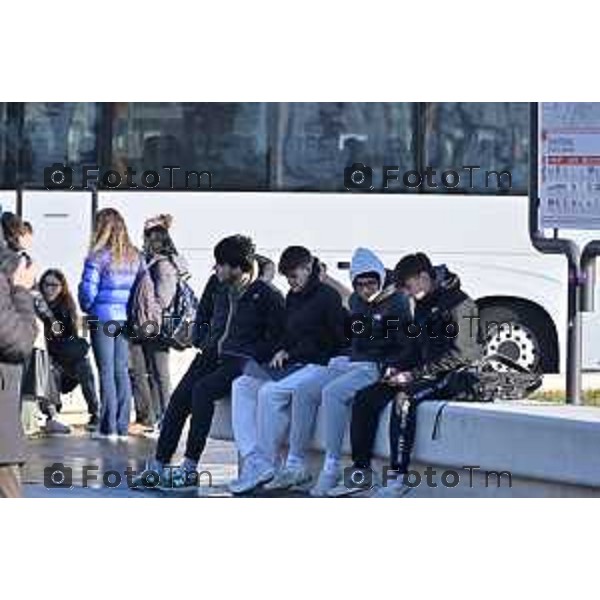 Foto Manzoni Tiziano/LaPresse 4-2-2024 Bergamo Italia- Cronaca Avvio Bergamo Stazione ferroviaria Rfi treni controlli carabinieri polizia