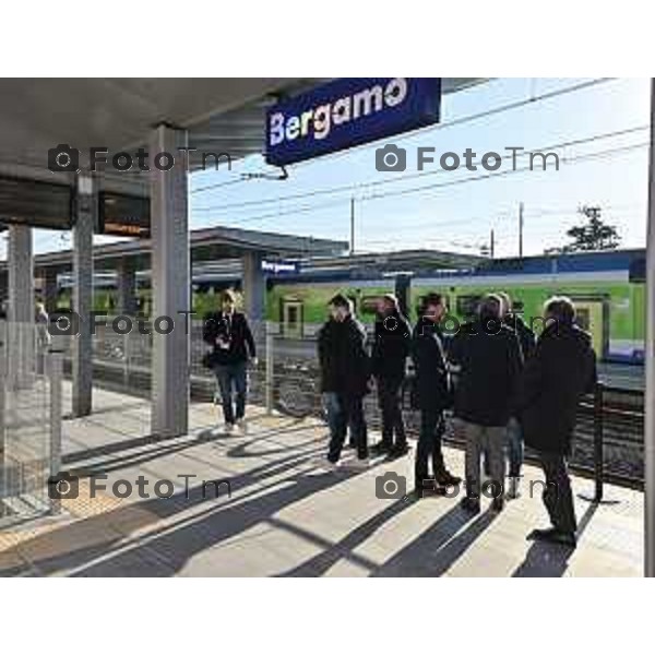 Foto Manzoni Tiziano/LaPresse 4-2-2024 Bergamo Italia- Cronaca Avvio Bergamo Stazione ferroviaria Rfi treni controlli carabinieri polizia