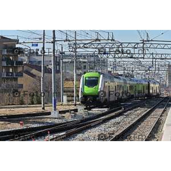 Foto Manzoni Tiziano/LaPresse 4-2-2024 Bergamo Italia- Cronaca Avvio Bergamo Stazione ferroviaria Rfi treni controlli carabinieri polizia