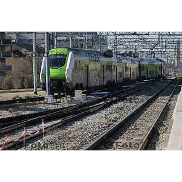 Foto Manzoni Tiziano/LaPresse 4-2-2024 Bergamo Italia- Cronaca Avvio Bergamo Stazione ferroviaria Rfi treni controlli carabinieri polizia