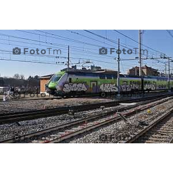 Foto Manzoni Tiziano/LaPresse 4-2-2024 Bergamo Italia- Cronaca Avvio Bergamo Stazione ferroviaria Rfi treni controlli carabinieri polizia