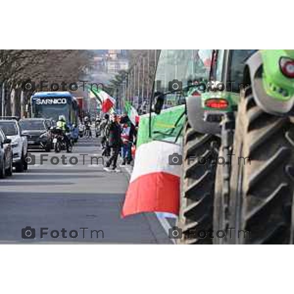 Tiziano Manzoni/LaPresse 8-02- 2024 Bergamo, Italia Cronaca Bergamo Manifestazione agricoltori contro leggi EU