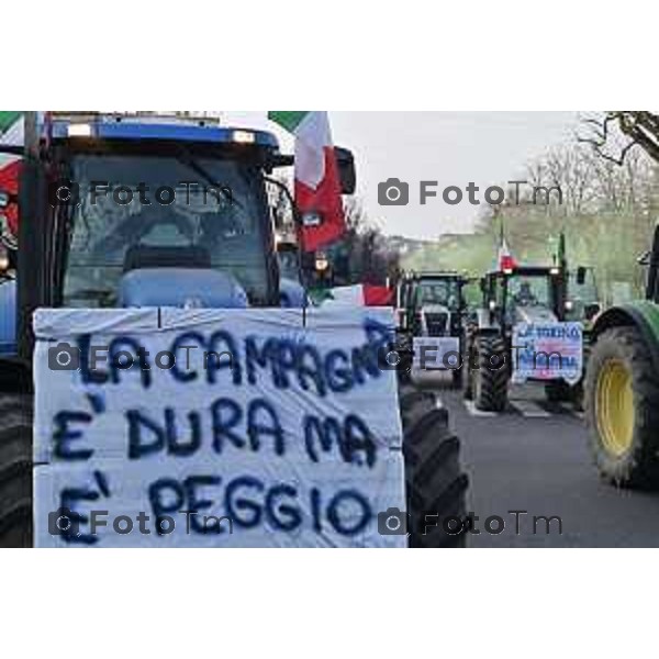 Tiziano Manzoni/LaPresse 8-02- 2024 Bergamo, Italia Cronaca Bergamo Manifestazione agricoltori contro leggi EU