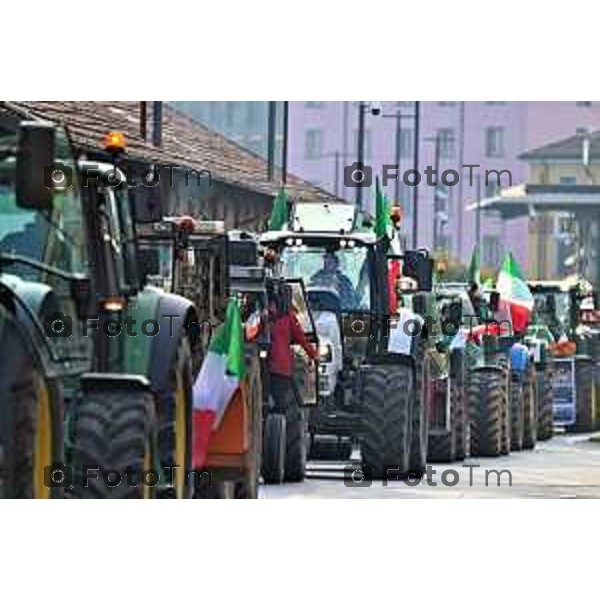 Tiziano Manzoni/LaPresse 8-02- 2024 Bergamo, Italia Cronaca Bergamo Manifestazione agricoltori contro leggi EU