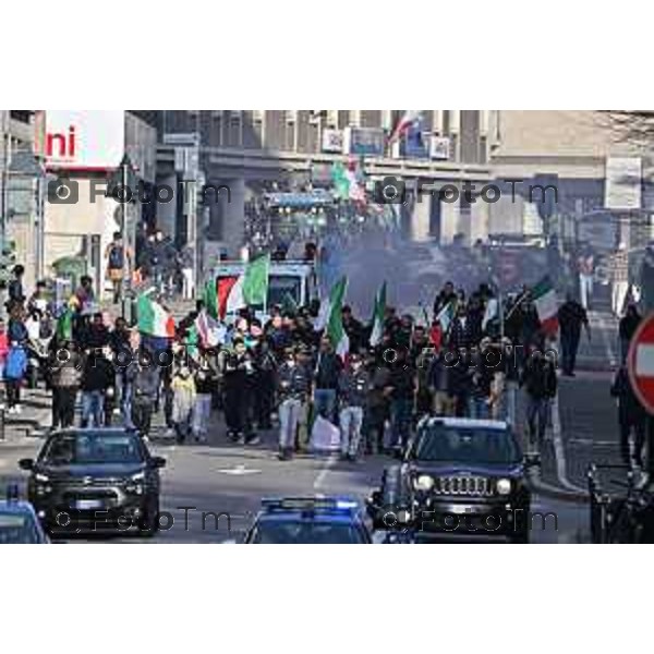 Tiziano Manzoni/LaPresse 8-02- 2024 Bergamo, Italia Cronaca Bergamo Manifestazione agricoltori contro leggi EU