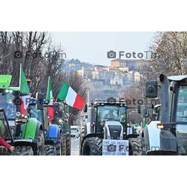 Tiziano Manzoni/LaPresse 8-02- 2024 Bergamo, Italia Cronaca Bergamo Manifestazione agricoltori contro leggi EU