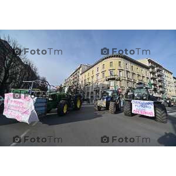 Tiziano Manzoni/LaPresse 8-02- 2024 Bergamo, Italia Cronaca Bergamo Manifestazione agricoltori contro leggi EU