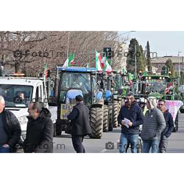 Tiziano Manzoni/LaPresse 8-02- 2024 Bergamo, Italia Cronaca Bergamo Manifestazione agricoltori contro leggi EU