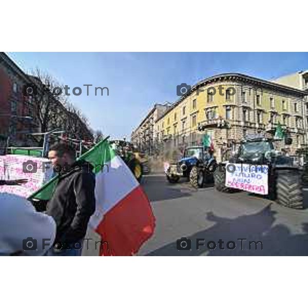 Tiziano Manzoni/LaPresse 8-02- 2024 Bergamo, Italia Cronaca Bergamo Manifestazione agricoltori contro leggi EU