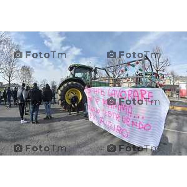 Tiziano Manzoni/LaPresse 8-02- 2024 Bergamo, Italia Cronaca Bergamo Manifestazione agricoltori contro leggi EU