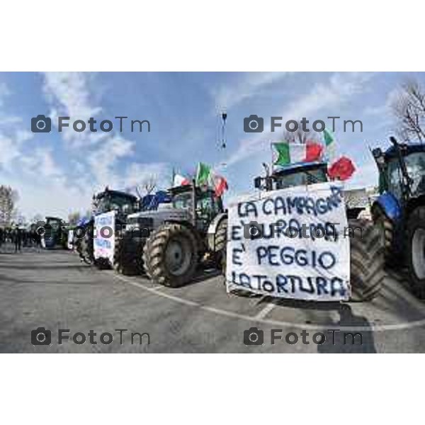 Tiziano Manzoni/LaPresse 8-02- 2024 Bergamo, Italia Cronaca Bergamo Manifestazione agricoltori contro leggi EU