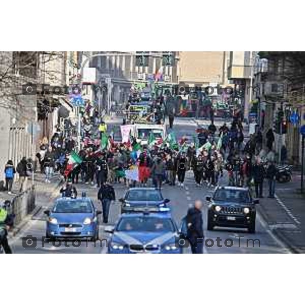 Tiziano Manzoni/LaPresse 8-02- 2024 Bergamo, Italia Cronaca Bergamo Manifestazione agricoltori contro leggi EU