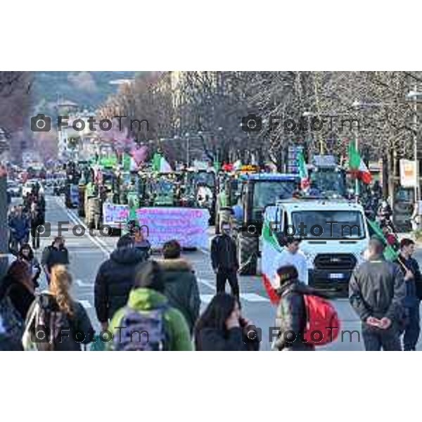 Tiziano Manzoni/LaPresse 8-02- 2024 Bergamo, Italia Cronaca Bergamo Manifestazione agricoltori contro leggi EU