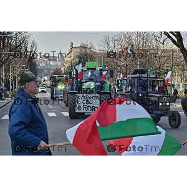 Tiziano Manzoni/LaPresse 8-02- 2024 Bergamo, Italia Cronaca Bergamo Manifestazione agricoltori contro leggi EU