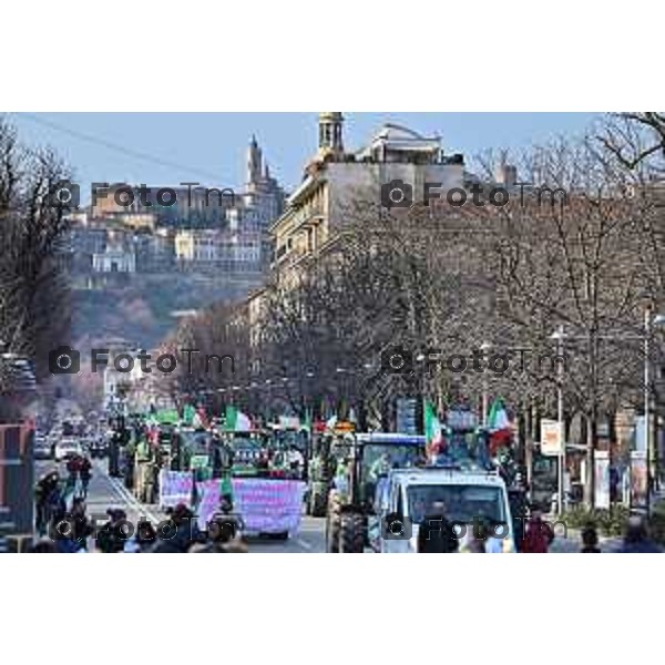 Tiziano Manzoni/LaPresse 8-02- 2024 Bergamo, Italia Cronaca Bergamo Manifestazione agricoltori contro leggi EU