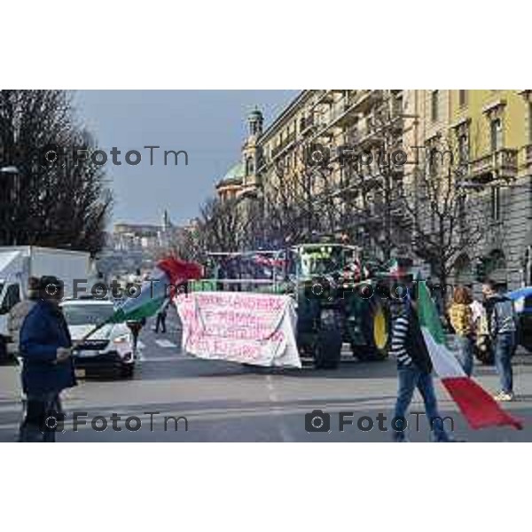 Tiziano Manzoni/LaPresse 8-02- 2024 Bergamo, Italia Cronaca Bergamo Manifestazione agricoltori contro leggi EU