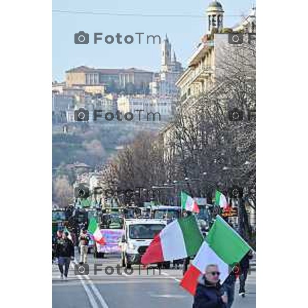 Tiziano Manzoni/LaPresse 8-02- 2024 Bergamo, Italia Cronaca Bergamo Manifestazione agricoltori contro leggi EU