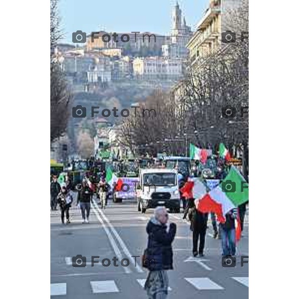 Tiziano Manzoni/LaPresse 8-02- 2024 Bergamo, Italia Cronaca Bergamo Manifestazione agricoltori contro leggi EU