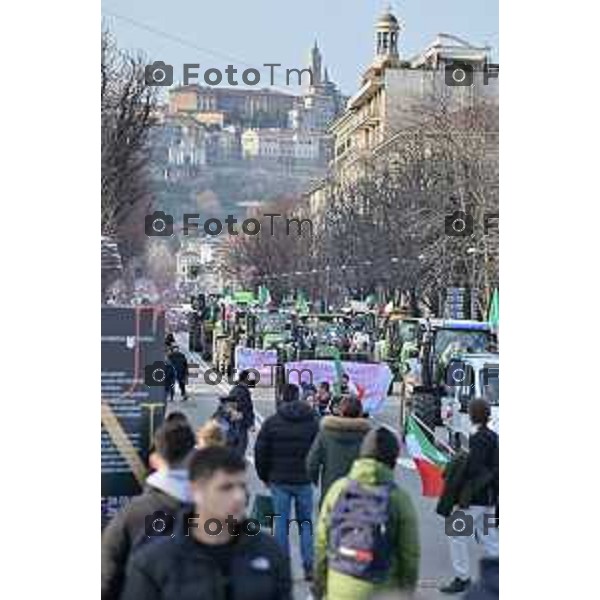 Tiziano Manzoni/LaPresse 8-02- 2024 Bergamo, Italia Cronaca Bergamo Manifestazione agricoltori contro leggi EU