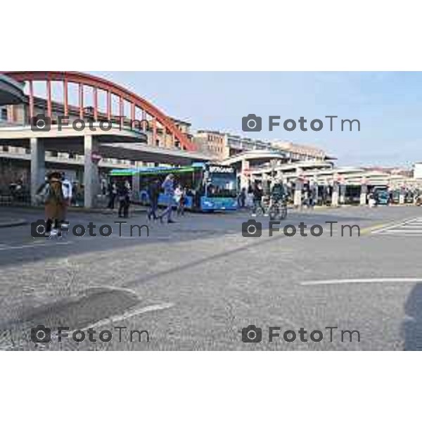 Foto Manzoni Tiziano/LaPresse 9-02-2024 Bergamo Italia- Cronaca Bergamo stazione autolinee pensiline