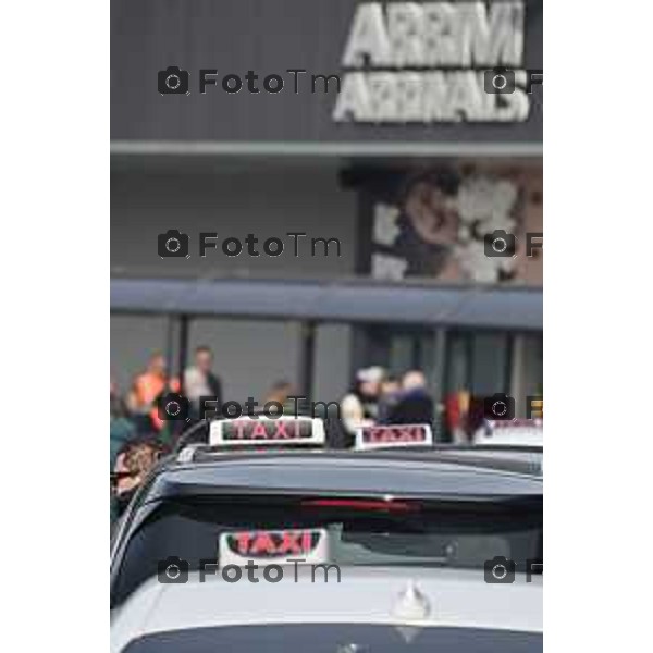 Foto Manzoni Tiziano/LaPresse 15-02-2024 Bergamo Italia- Cronaca Bergamo Aeroporto Orio Al Serio taxi arrivi