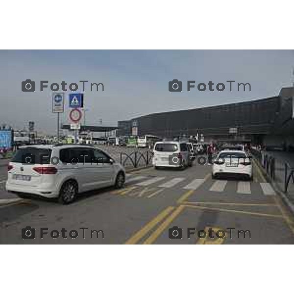 Foto Manzoni Tiziano/LaPresse 15-02-2024 Bergamo Italia- Cronaca Bergamo Aeroporto Orio Al Serio taxi arrivi