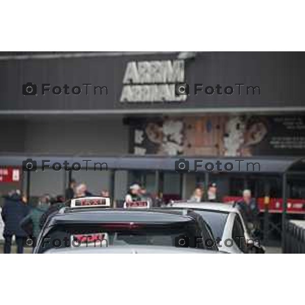 Foto Manzoni Tiziano/LaPresse 15-02-2024 Bergamo Italia- Cronaca Bergamo Aeroporto Orio Al Serio taxi arrivi