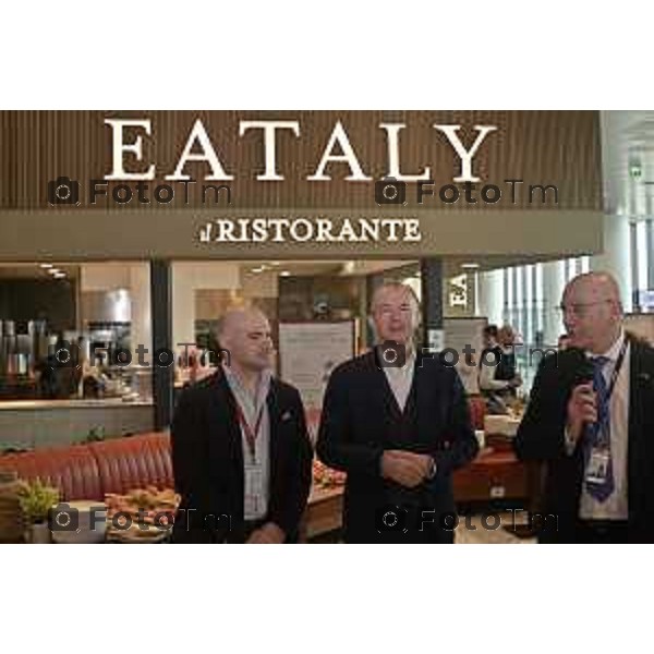 Foto Manzoni Tiziano/LaPresse 15-02-2024 Bergamo Italia- Cronaca Bergamo Aeroporto Orio Al Serio Eataly nuovo ristorante in area partenze Bergamo Aeroporto Orio Al Serio Eataly nuovo ristorante in area partenze Giovanni Sanga Simone Tosato