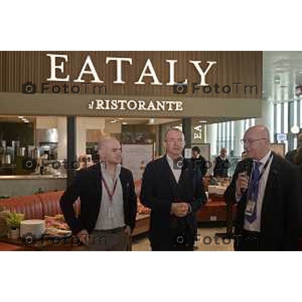 Foto Manzoni Tiziano/LaPresse 15-02-2024 Bergamo Italia- Cronaca Bergamo Aeroporto Orio Al Serio Eataly nuovo ristorante in area partenze Bergamo Aeroporto Orio Al Serio Eataly nuovo ristorante in area partenze Giovanni Sanga Simone Tosato